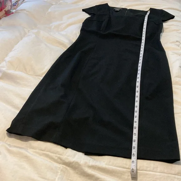 Banana Republic LBD With Piping and Cap Sleeve Black 6 - Picture 5 of 10